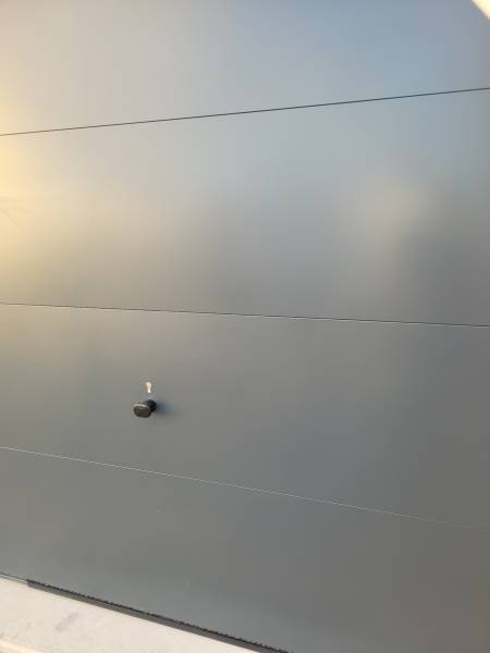 nettoyage de la porte de garage de la maison neuve