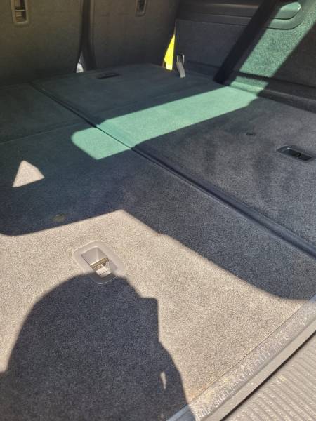 Nettoyage de la moquette d'un monospace