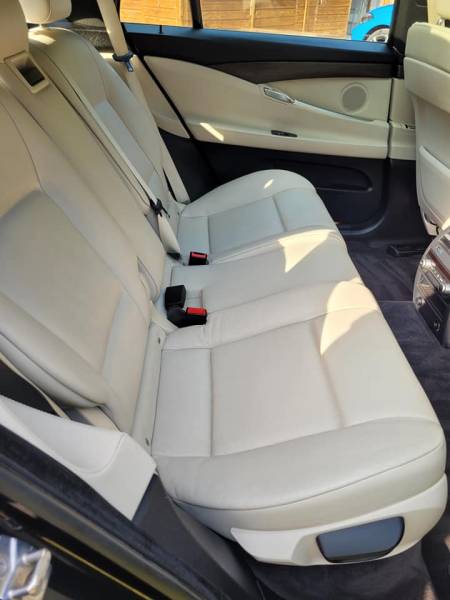 Nettoyage des sièges d'une BMW série 5 GT
