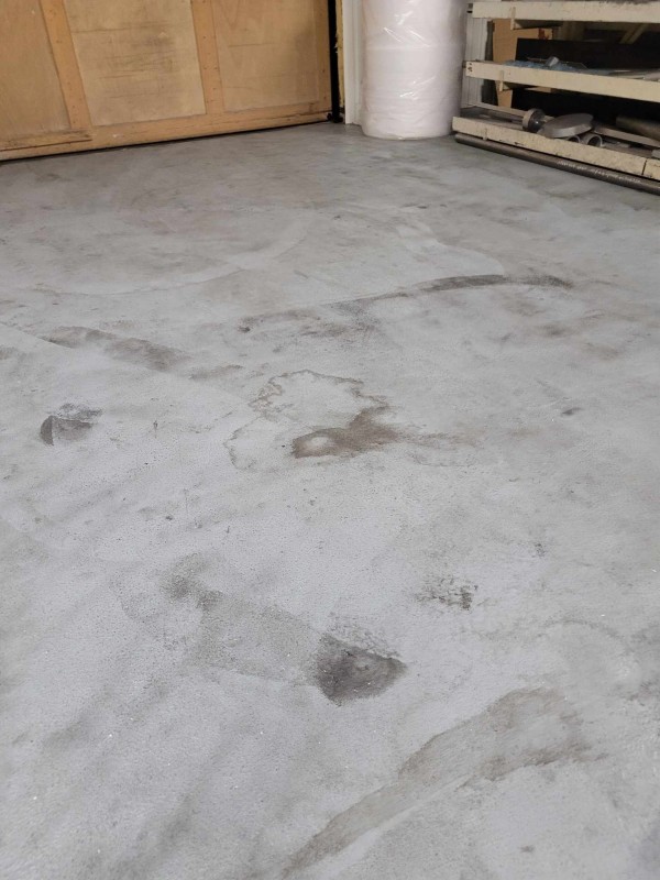 Décapage et nettoyage d'un sol d'une entreprise de mécanique de précision à Le Neubourg 27