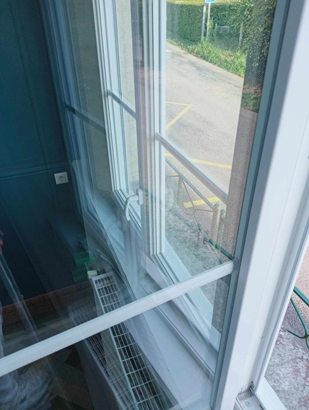 Nettoyage des fenêtres d'une école à Epégard 27