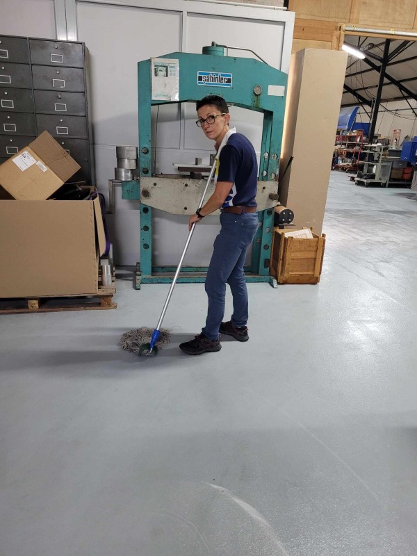 Décapage et nettoyage d'un sol d'une entreprise de mécanique de précision à Le Neubourg 27