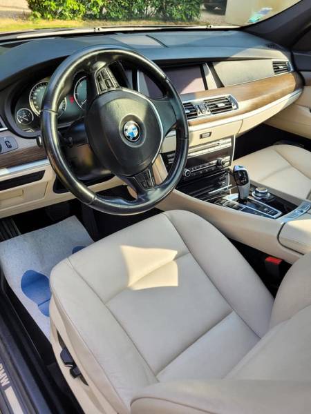 Nettoyage du volant d'une BMW série 5 GT