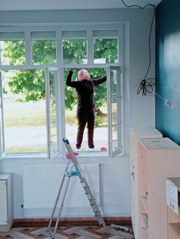 Nettoyage des fenêtres d'une école à Epégard 27