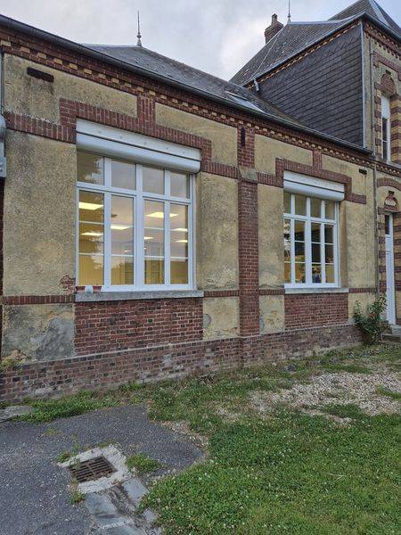 Nettoyage de la vitrerie d'une école à Epegard