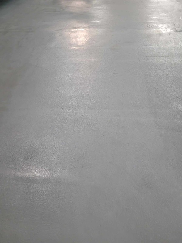 Décapage et nettoyage d'un sol d'une entreprise de mécanique de précision à Le Neubourg 27