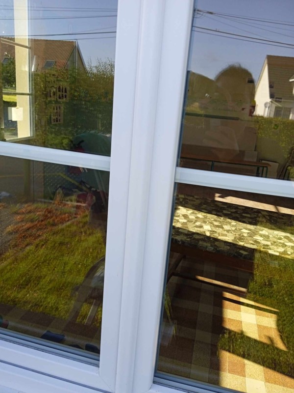 Nettoyage des fenêtres et de leurs entourages d'une école à Epégard 27