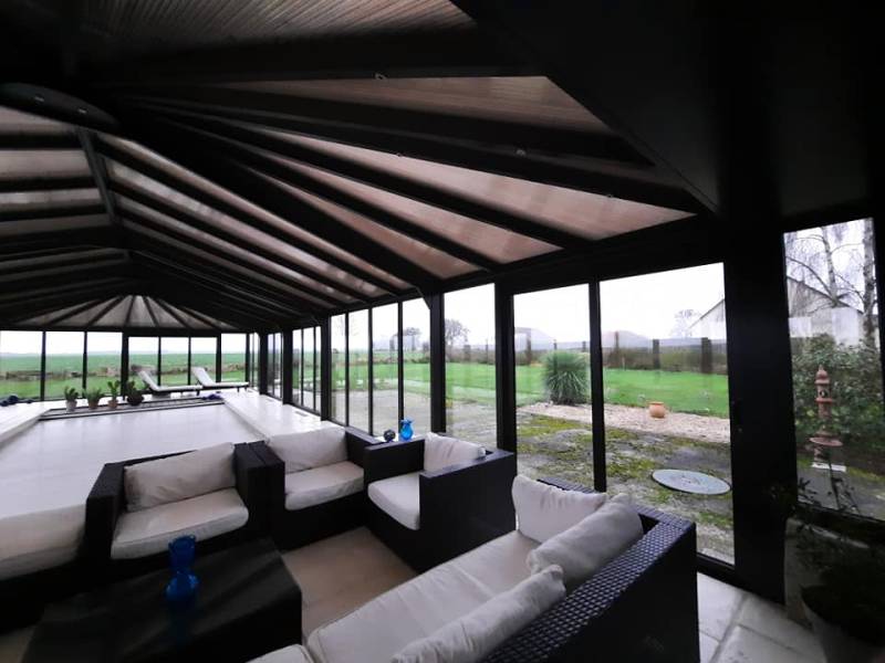 Nettoyage de la vitrerie d'une véranda